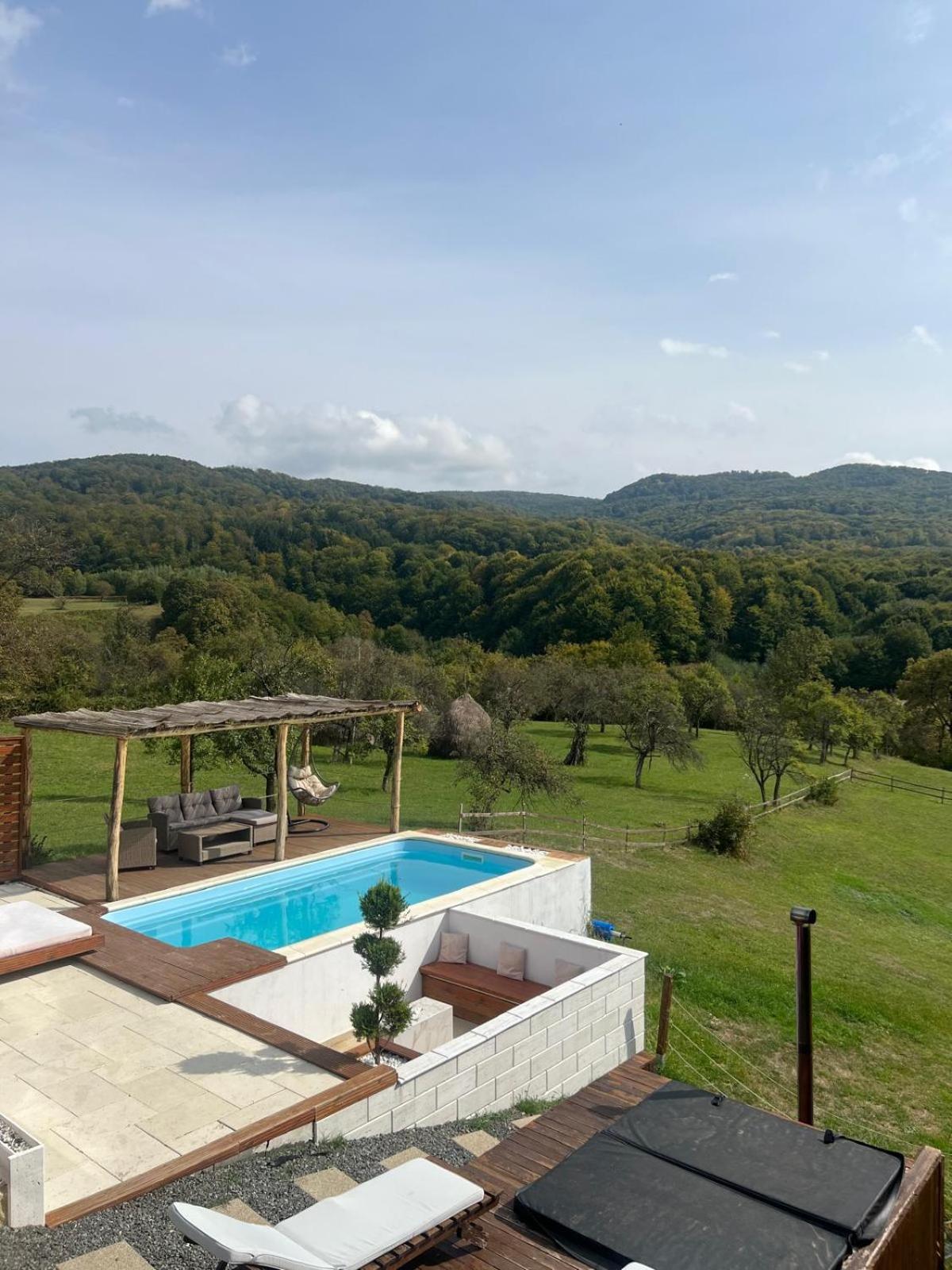 Le Chalet M - Cabana Cu O Panorama De Poveste. Surdesti  Exteriér fotografie