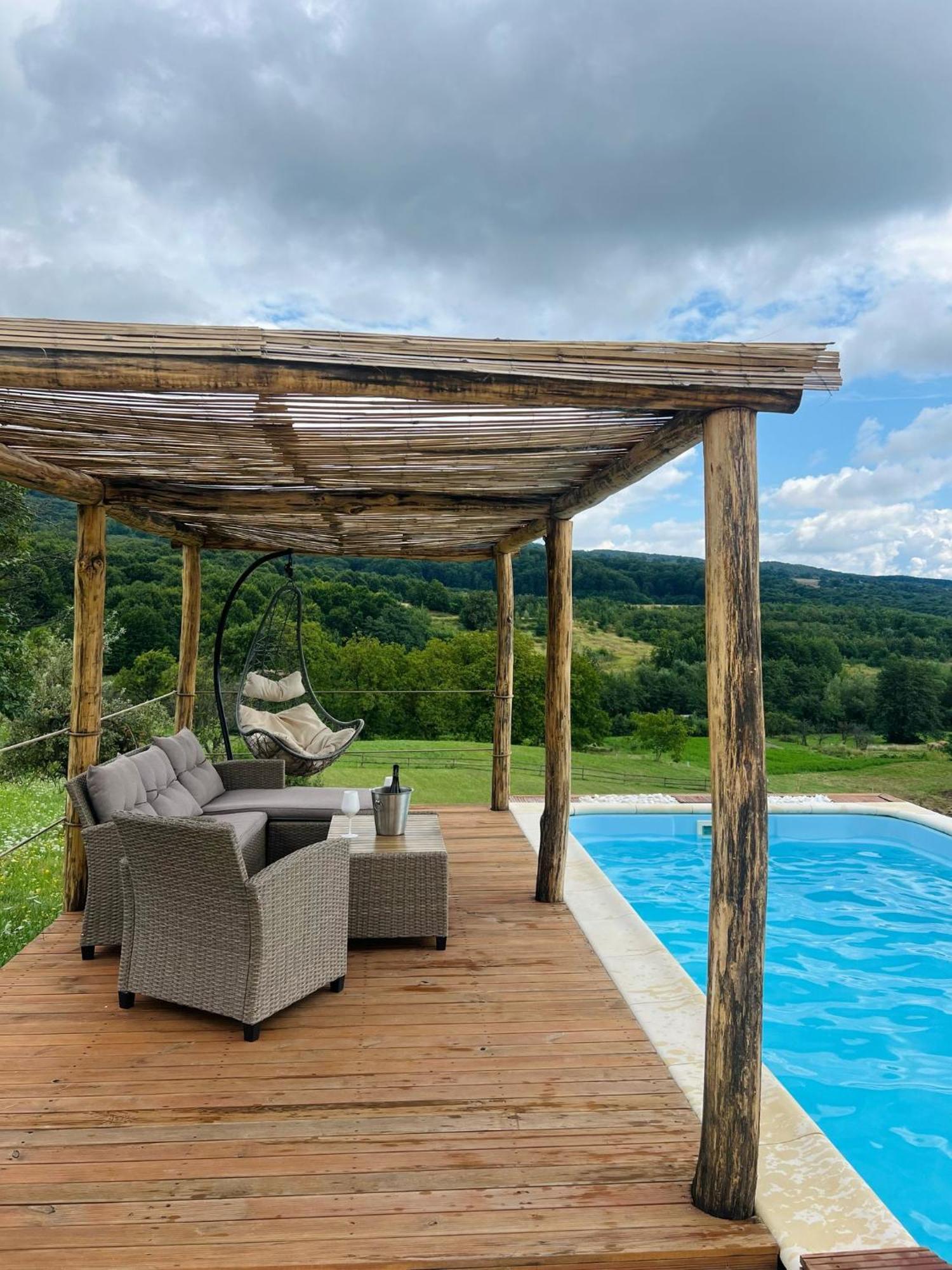 Le Chalet M - Cabana Cu O Panorama De Poveste. Surdesti  Exteriér fotografie
