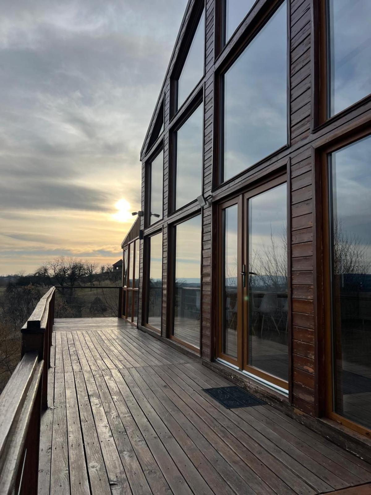 Le Chalet M - Cabana Cu O Panorama De Poveste. Surdesti  Exteriér fotografie