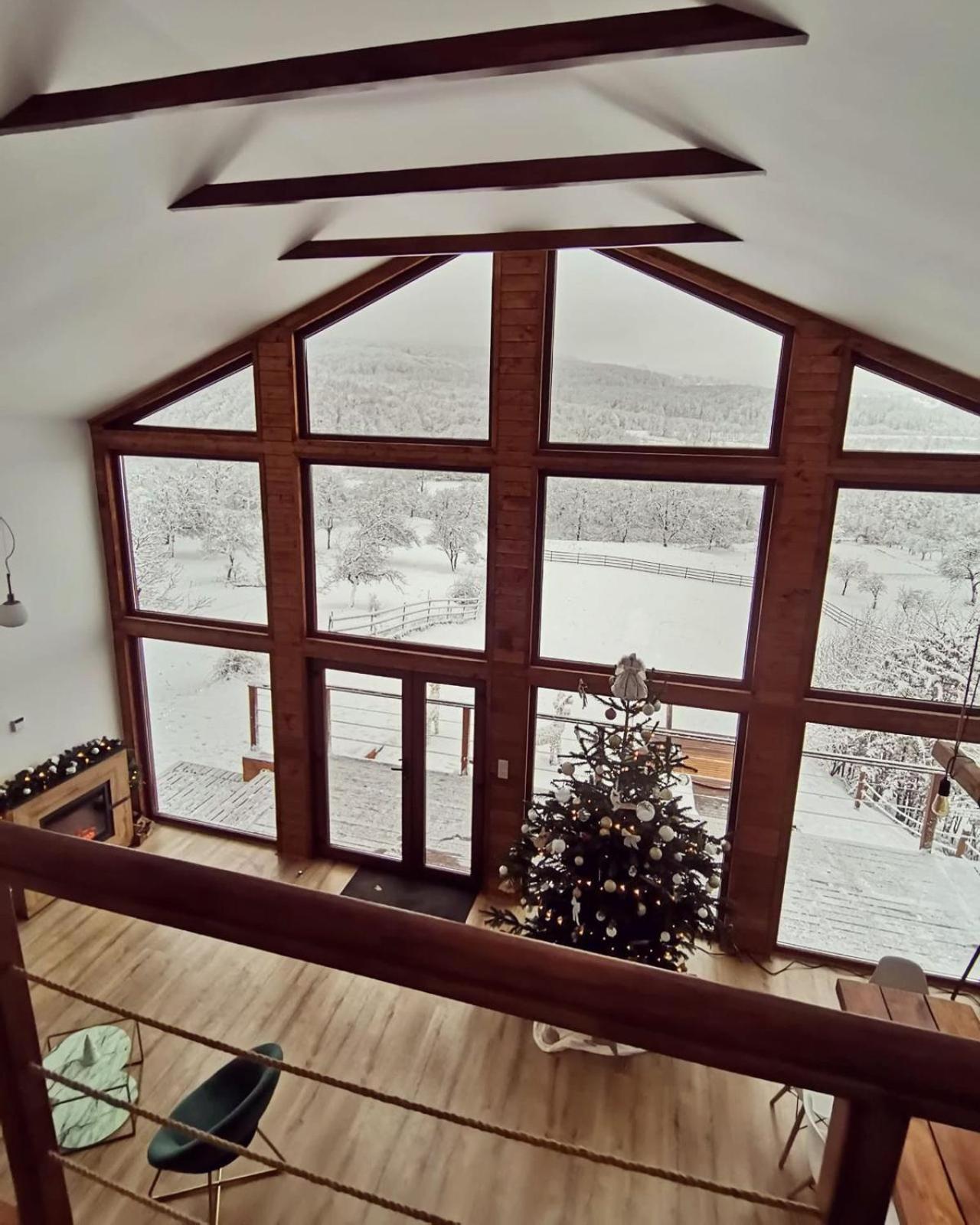 Le Chalet M - Cabana Cu O Panorama De Poveste. Surdesti  Exteriér fotografie