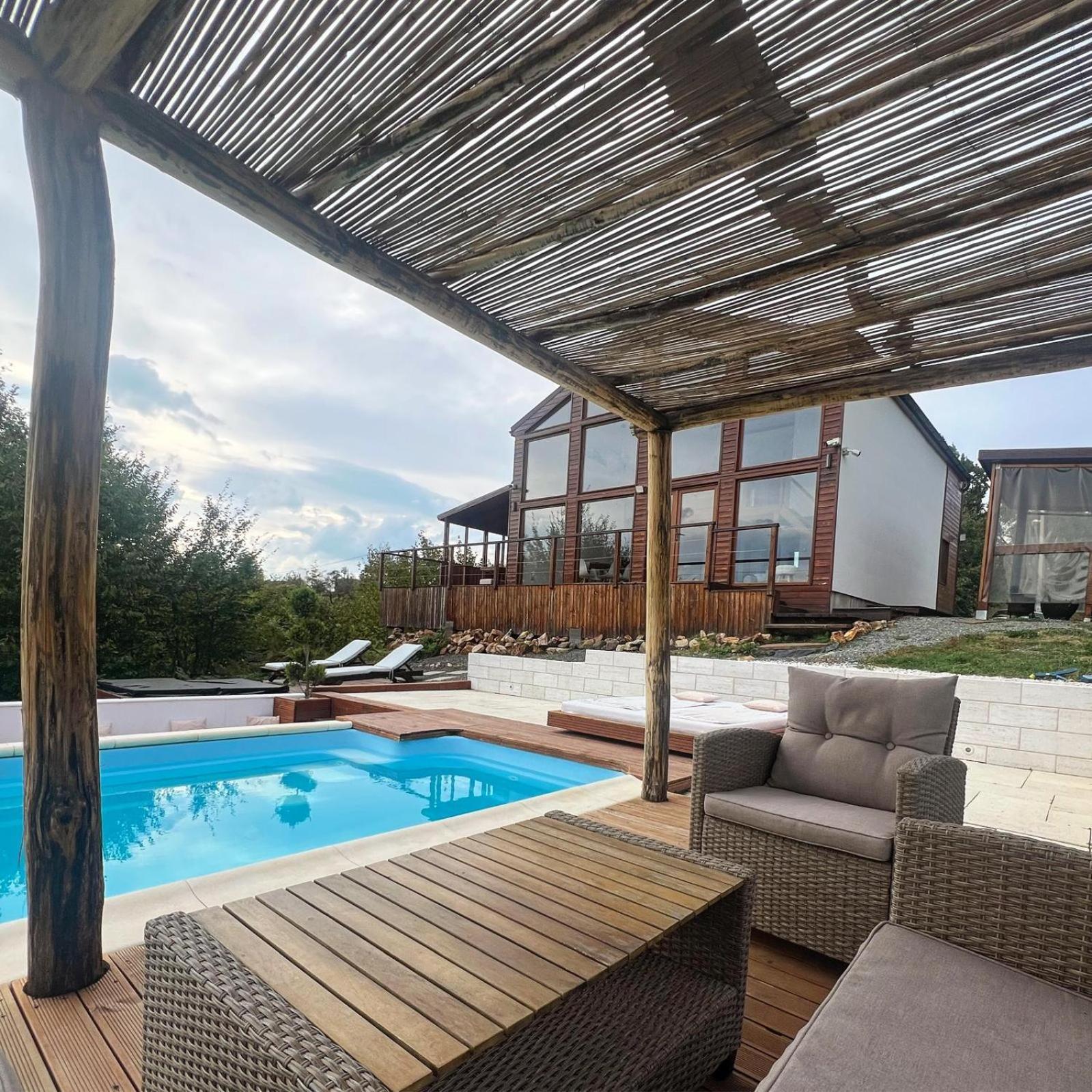 Le Chalet M - Cabana Cu O Panorama De Poveste. Surdesti  Exteriér fotografie