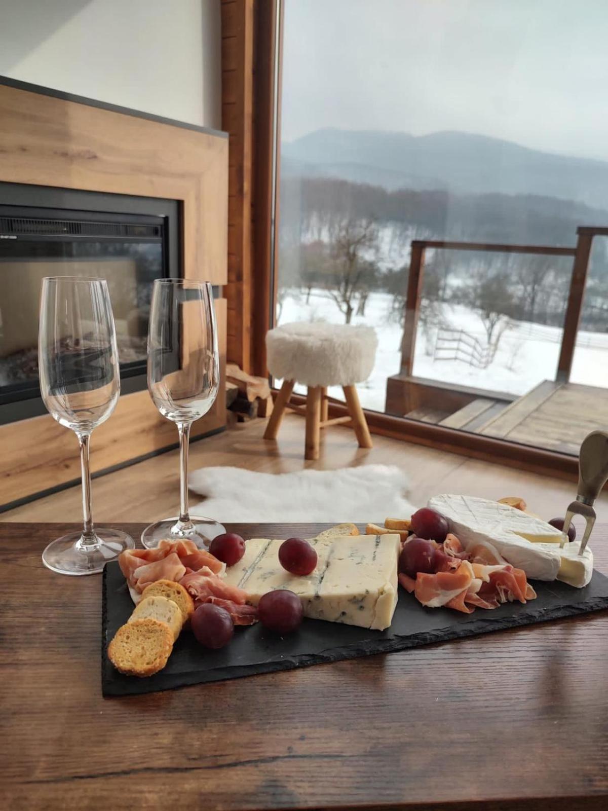 Le Chalet M - Cabana Cu O Panorama De Poveste. Surdesti  Exteriér fotografie