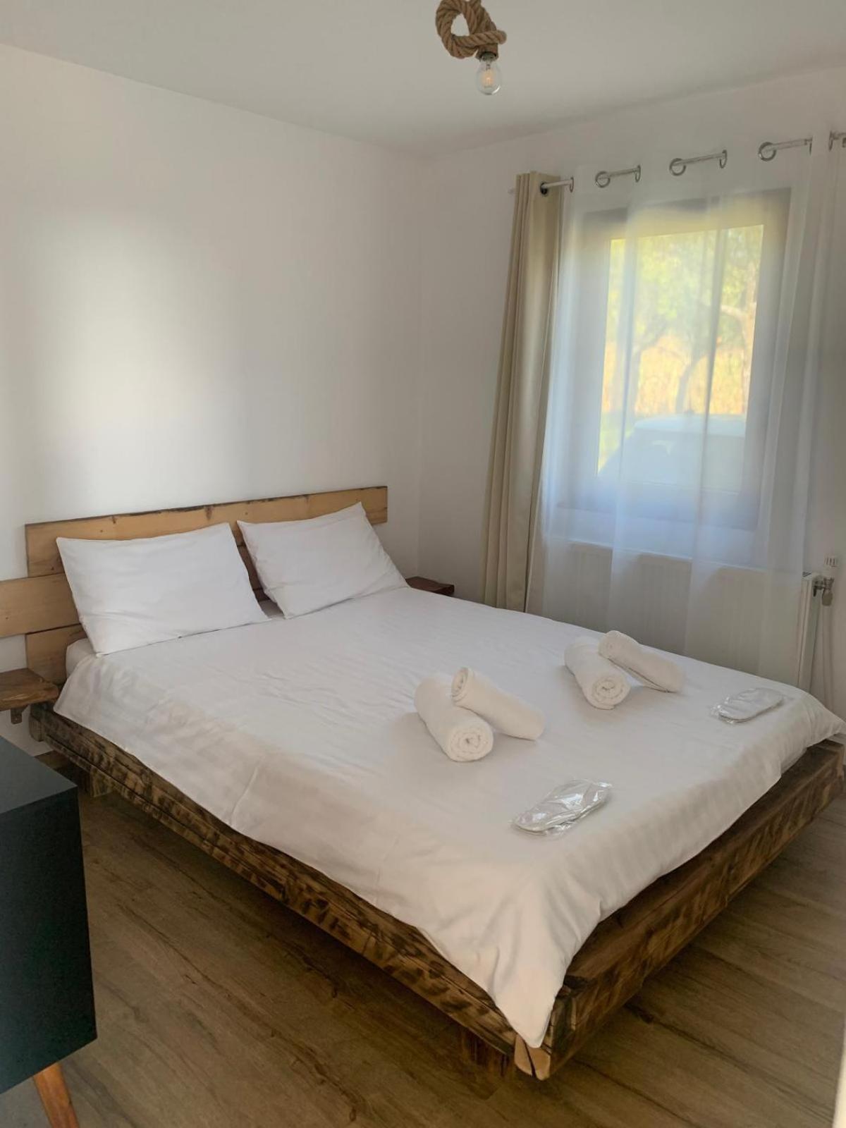 Le Chalet M - Cabana Cu O Panorama De Poveste. Surdesti  Exteriér fotografie