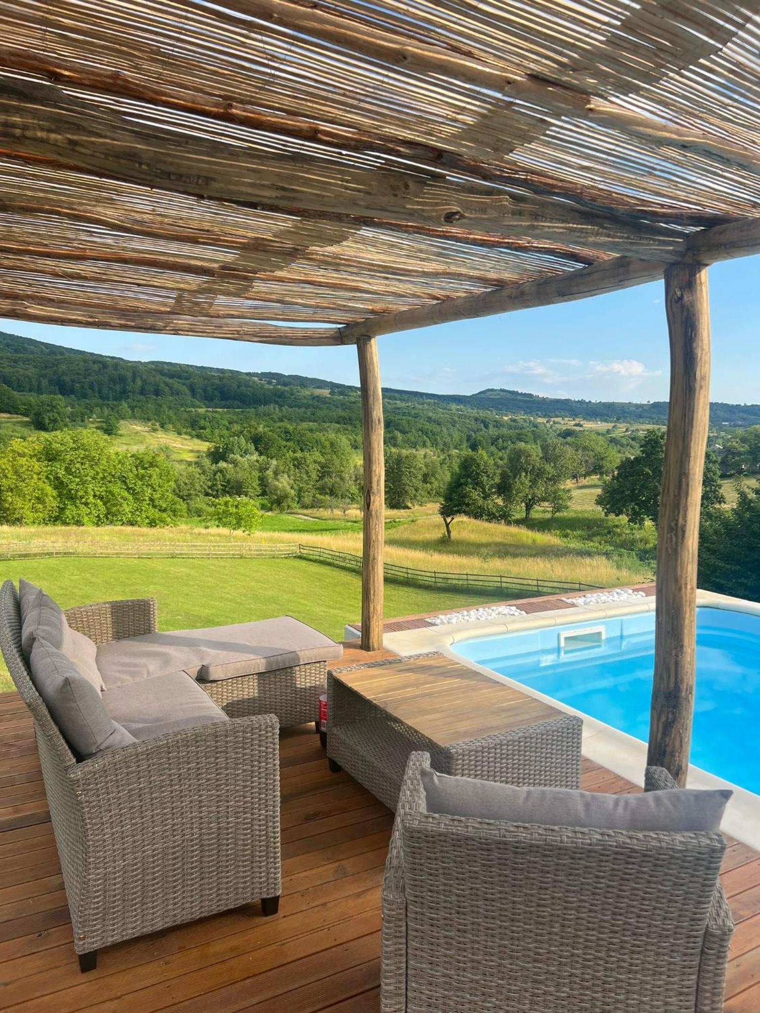 Le Chalet M - Cabana Cu O Panorama De Poveste. Surdesti  Exteriér fotografie